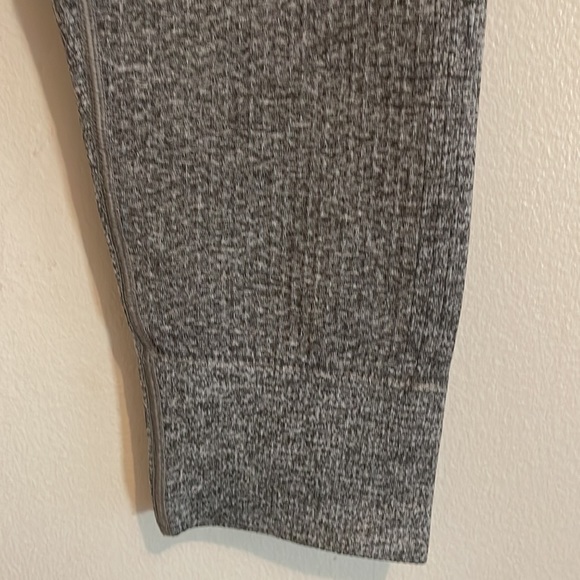 Lululemon Athletica Engineered Warmth Joggers | Size 4 | Gray & Sage - Picture 9 of 13